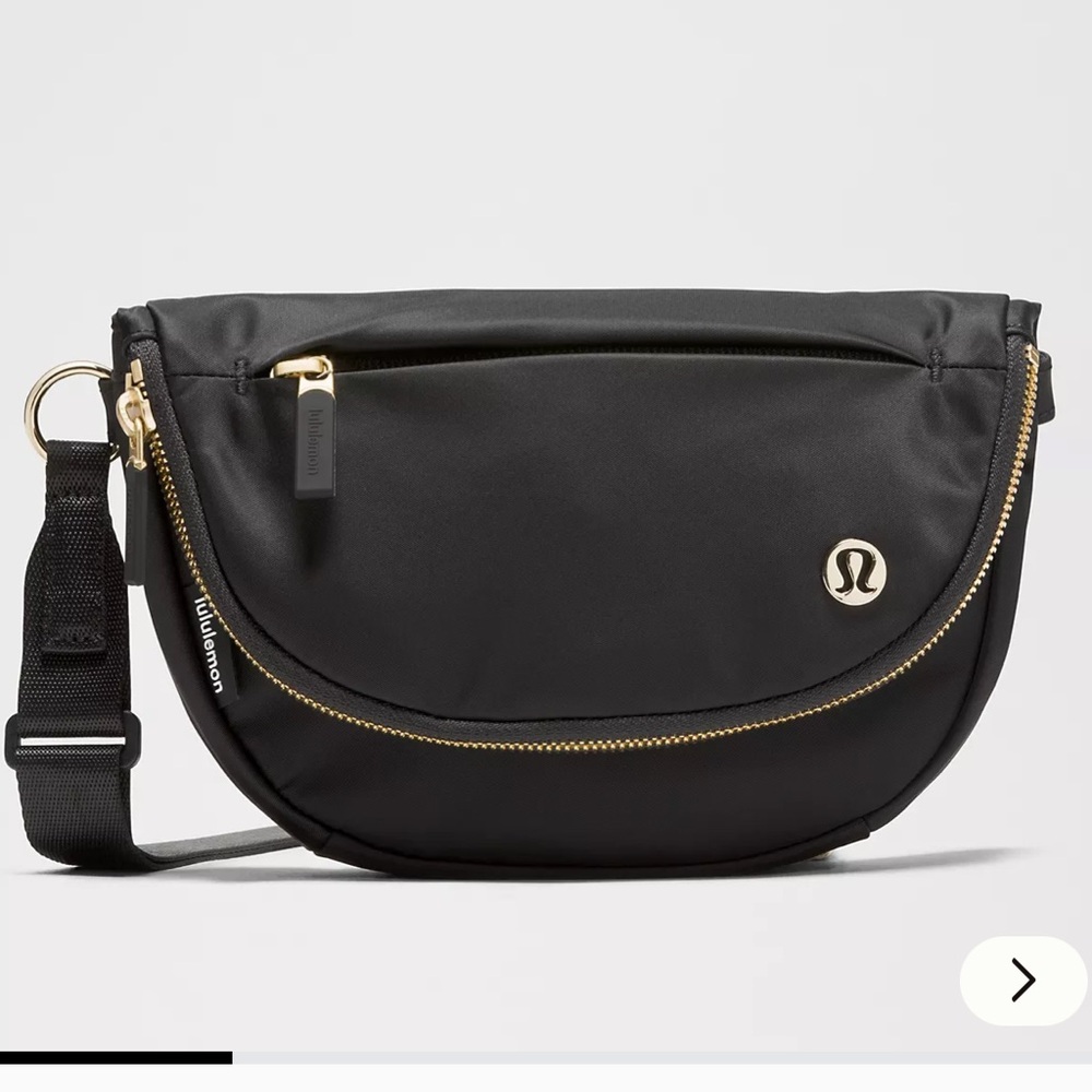 lululemon athletica All Night Festival Bag Black and gold 5L